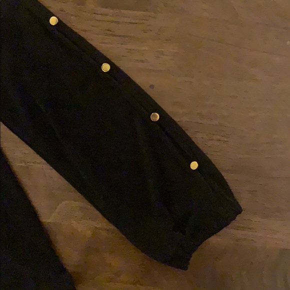 Roz & Ali Black Top - Picture 2 of 7